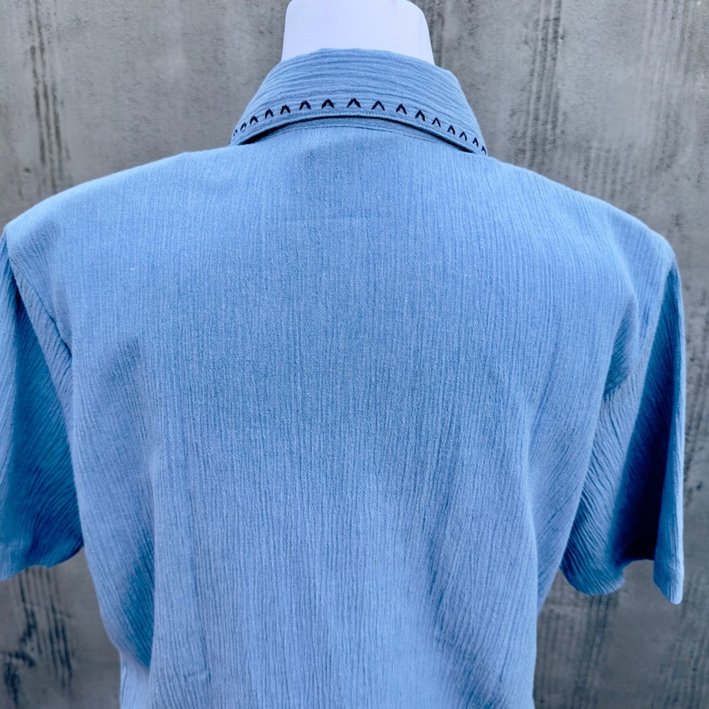 Vintage Napa Valley Denim Blue Floral Embroidered Crinkle Gauze Button Up Top -M - Picture 9 of 16